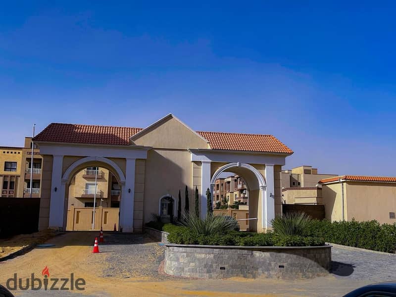 Villa for sale, 326 sqm + 102 sqm private roof in ABHA Compound, located next to Al-Said Club and behind Mall of Arabia. 4