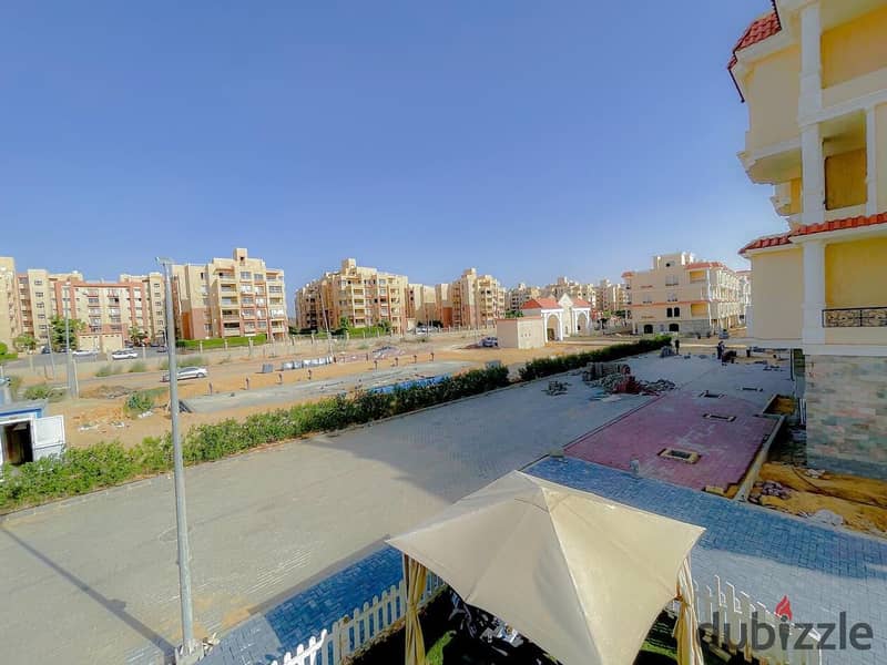 Villa for sale, 326 sqm + 102 sqm private roof in ABHA Compound, located next to Al-Said Club and behind Mall of Arabia. 12