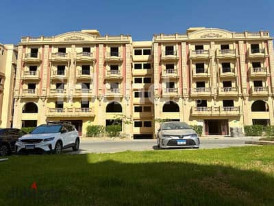 Apartment for sale, ready to move, finished, with a prime location in the Fifth Settlement, in Ashrafia Compound, with a view