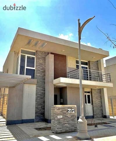 Villa for sale in installments in Taj City Compound, New Cairo, on Suez Road, in front of the airport and next to Gardenia