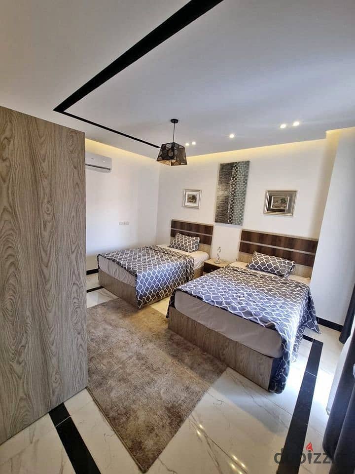 Apartment ready for viewing and immediate delivery, fully finished with air conditioning and a kitchen, for sale in the LA CAPITAL compound w 4