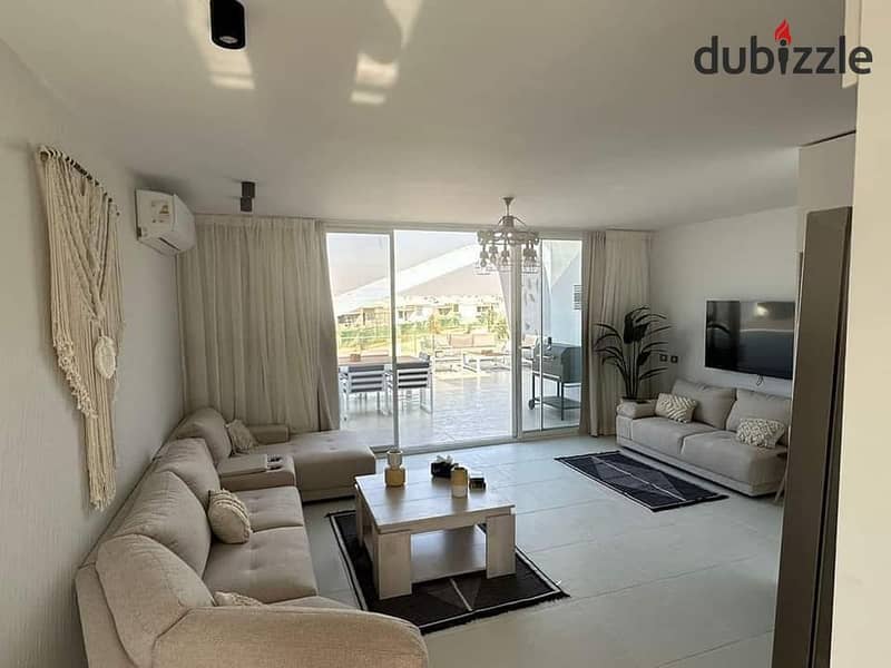 Apartment ready for viewing and immediate delivery, fully finished with air conditioning and a kitchen, for sale in the LA CAPITAL compound w 5