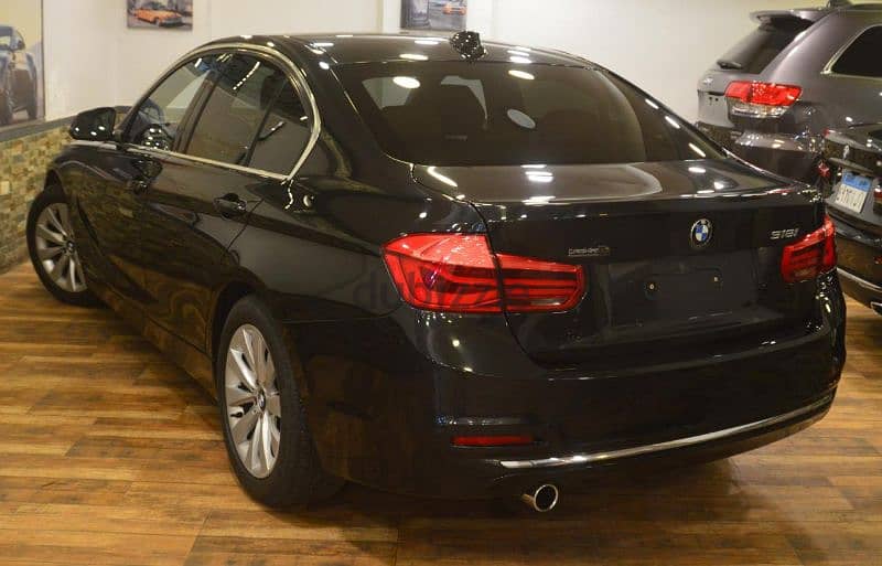 Bmw 318i Luxury-Line Model 2019 4