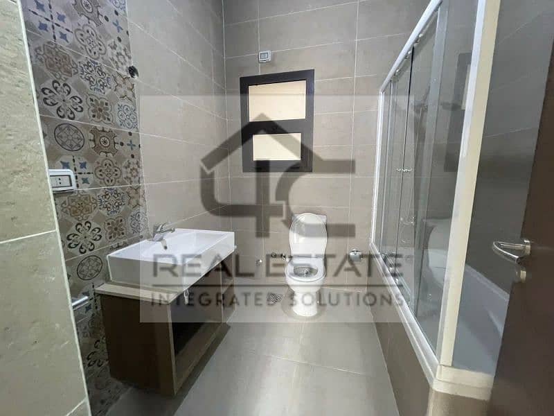 apartment 245 m for sale At Lowest price Douple View  Fully Finished and Prime location  Over looking on landscape 4 bedrooms in fifth square compound 22