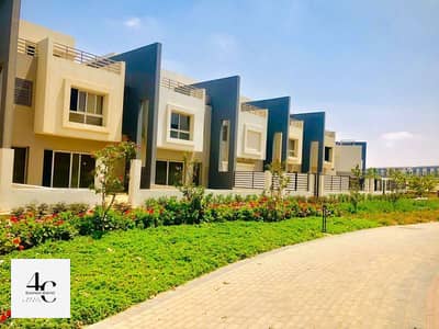 Town house218m with garden for sale in Hyde Park  with down payment and installments, View Landscape.