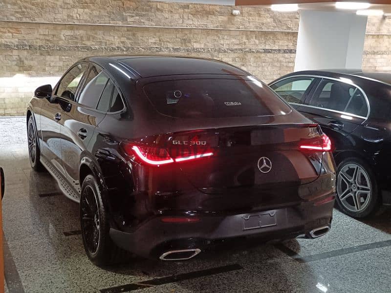 GLC 300 coupe AMG night package fully loaded 2024 8