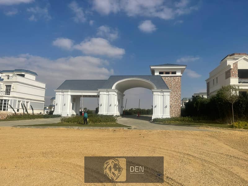 For resale, standalone villa, ready to move- in the most important and vital areas of New Cairo 5