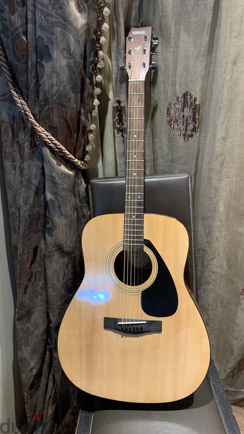 Yamaha f310 Acoustic Guitar 0