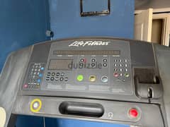 life fitness Treadmill 0