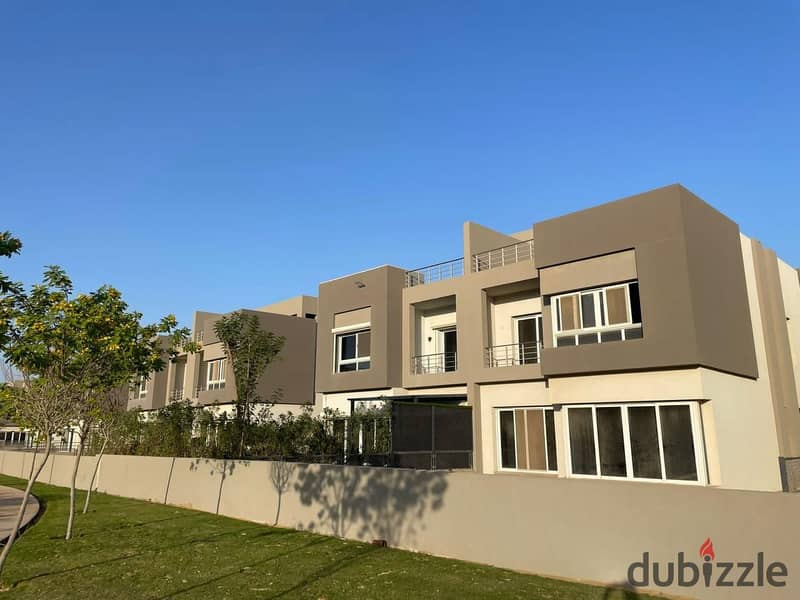 Immediate delivery of a twin house in Etapa Compound, located behind El Rabwa and just steps from Hyper One and Al Ahly Club. 10