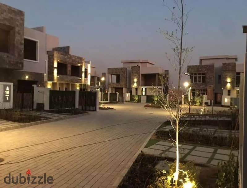 Twin house for immediate delivery, located in a prime spot in 6th of October, right in front of Mall of Egypt and next to the Media Production City. 11