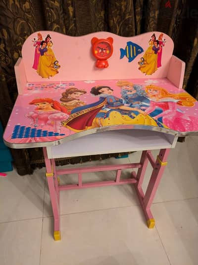 KIDS DESK