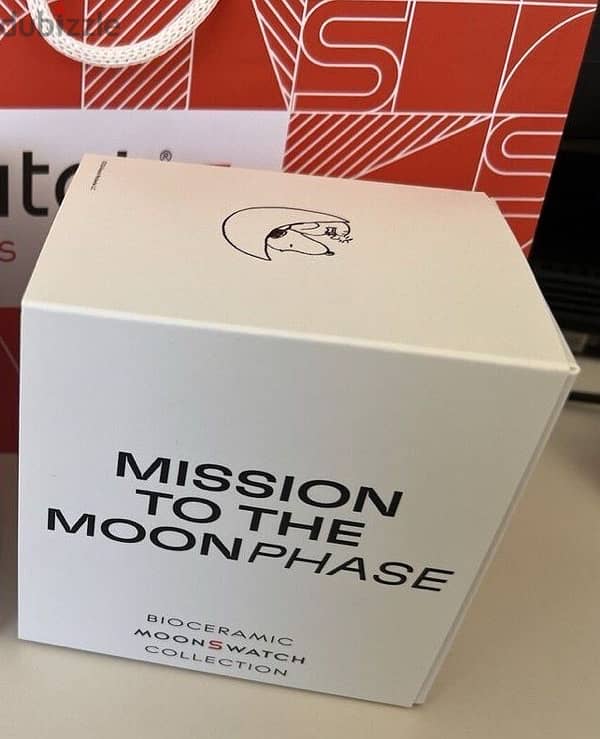 Omega X Swatch : MISSION TO THE MOONPHASE - SNOOPY 2