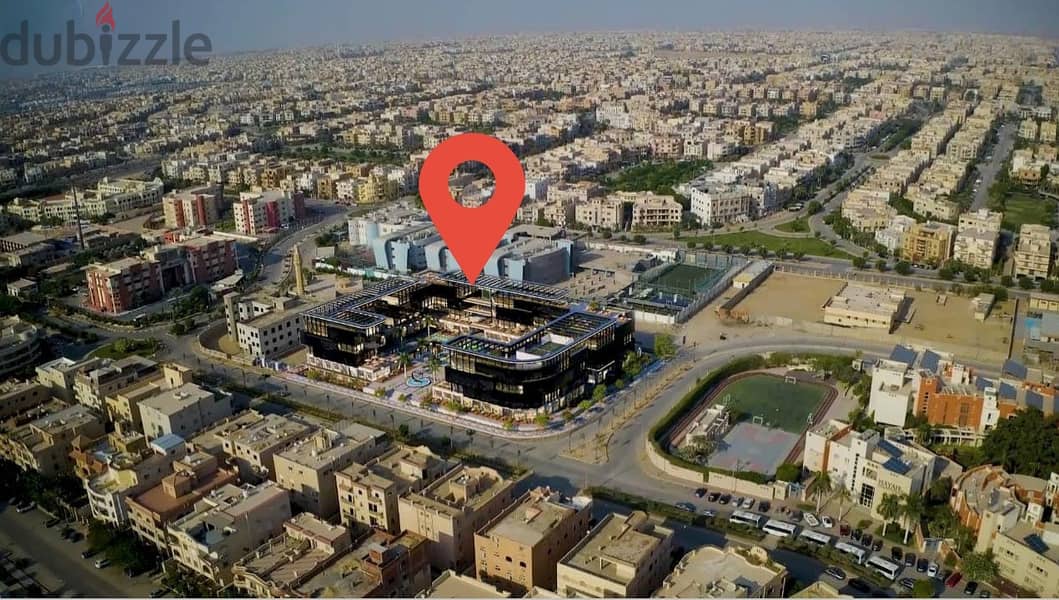 محل47م إطلالة على اكبربلازا على المدخل مباشرةCorner جنوب الاكاديمية 1