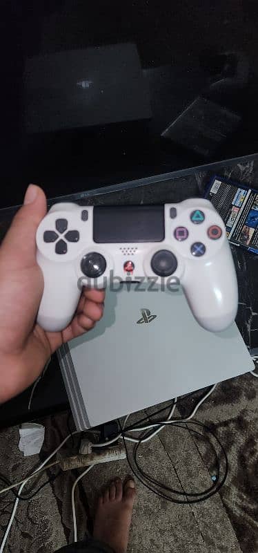 PS4 Pro white 1