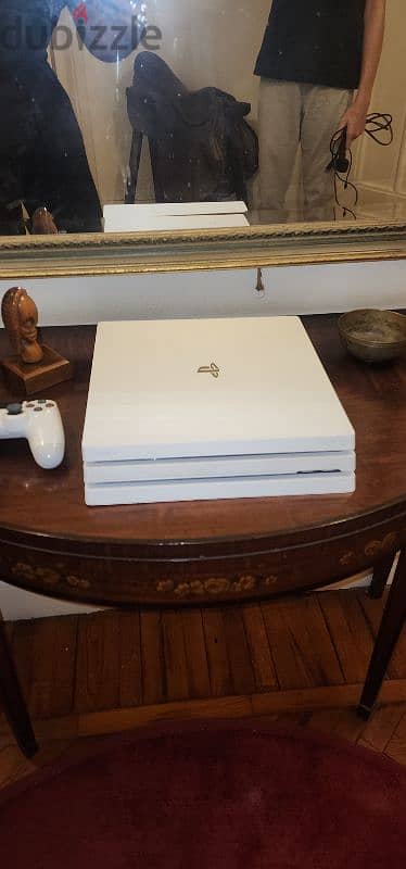 PS4 Pro white 3