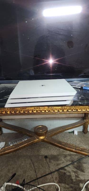 PS4 Pro white 4