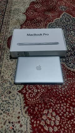 بحاله ممتازه جدا  MacBook Pro 2012   معاه شاحن والكرتونه 0