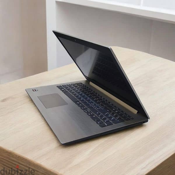 عايز لاب توب قيمة مقابل سعر يبقا Lenovo 80XV 1