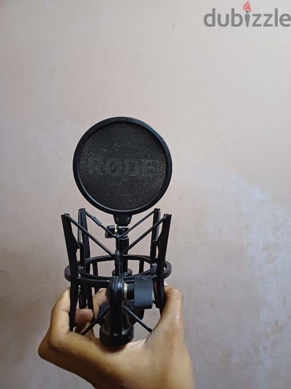 Rode NT1-A Cardiod Condenser Mic + XLR Cable + Pop-Filter 5