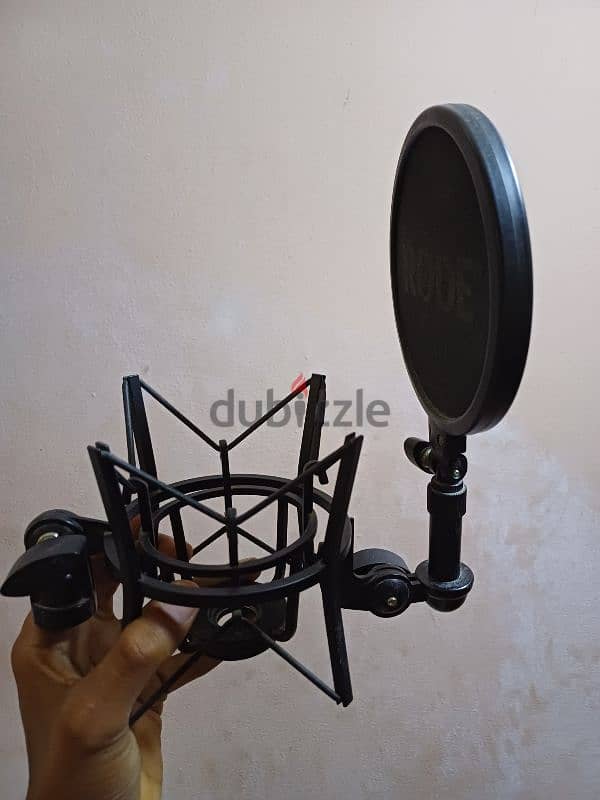 Rode NT1-A Cardiod Condenser Mic + XLR Cable + Pop-Filter 6