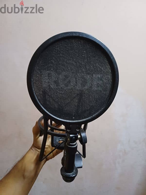 Rode NT1-A Cardiod Condenser Mic + XLR Cable + Pop-Filter 7