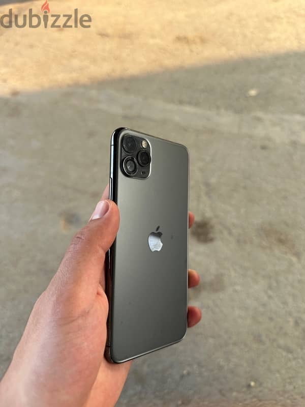 iPhone 11 Pro Max 4