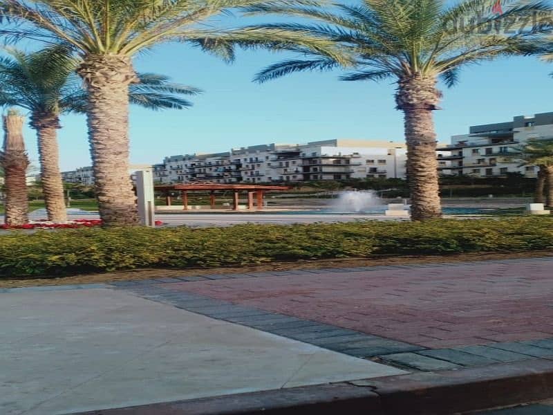 دوبلكس 250م بجاردن متشطبة وبتكييفات ومطبخ للبيع ايستاون Eastown التجمع 6