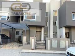 Middle townhouse for sale in Etapa Compound prime location view landscape 0