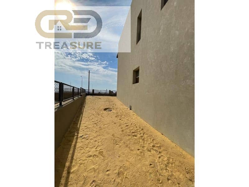 Middle townhouse for sale in Etapa Compound prime location view landscape 3