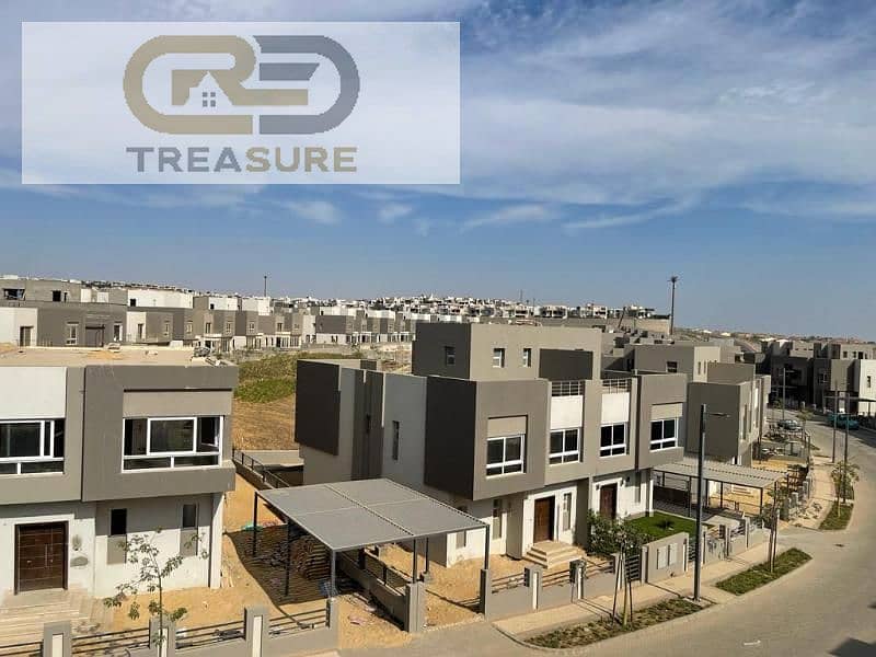 Middle townhouse for sale in Etapa Compound prime location view landscape 14