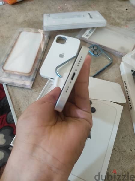 iphone 13 128 white like new 5