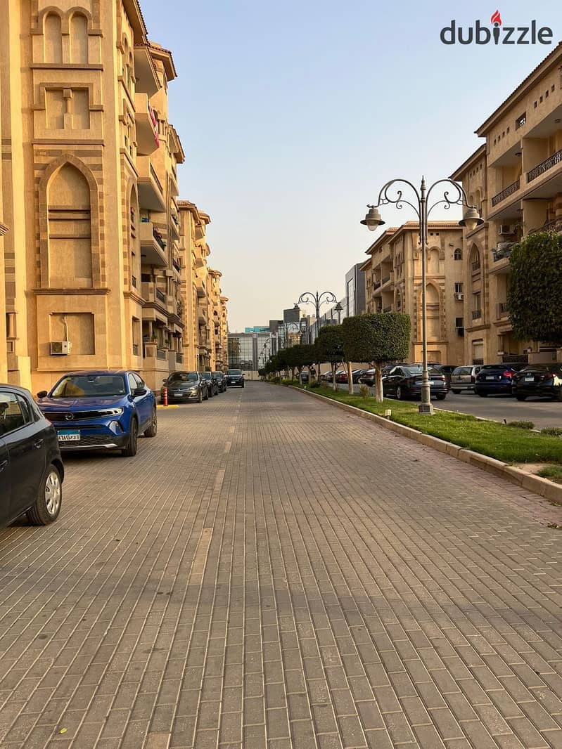 Penthouse for sale 85m 90m roof in New Cairo hyaty compound 4