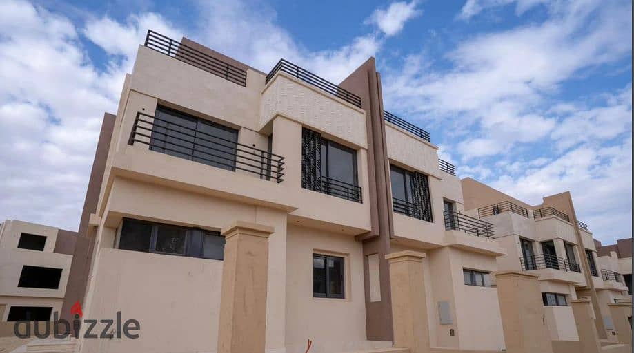 Ready-to-move-in villa, 240 sqm + 240 sqm garden, in ALMA compound in Sheikh Zayed, next to Arkan Mall and opposite Americana Plaza. 11