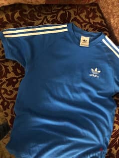 تيشرت اديدس adidas أورجينال مقاس M استعمال خفيف 0