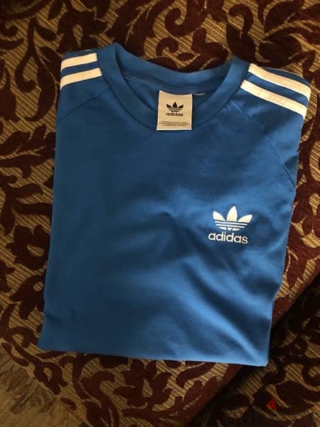 تيشرت اديدس adidas أورجينال مقاس M استعمال خفيف 2