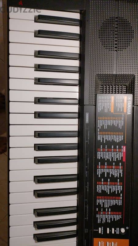 piano Yamaha f51 1