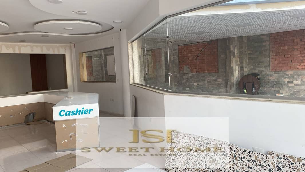 A fully finished shop for rent, with an area of ​​135 square meters, in a very special location 4