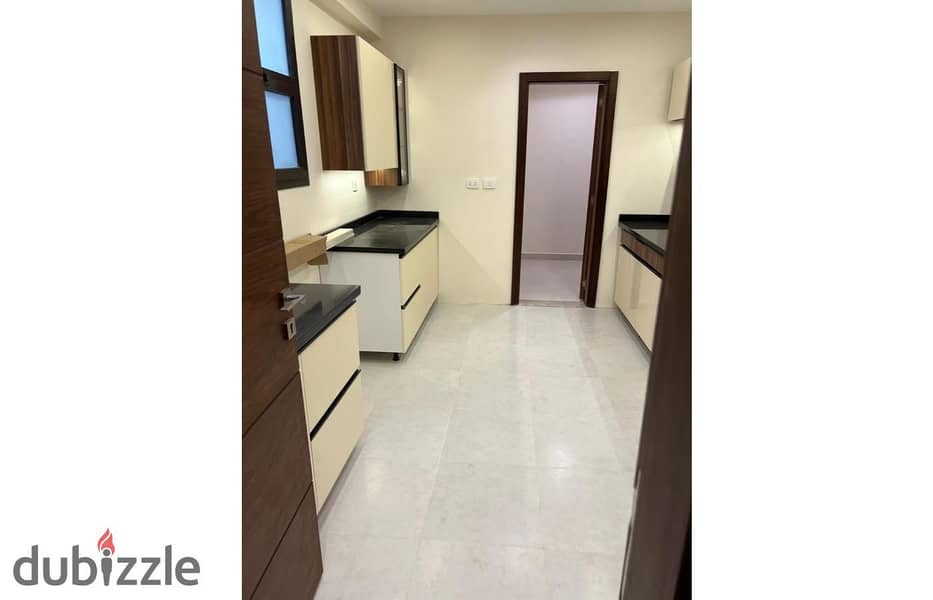 Triplex 305m semi furnished for rent in eastown sodic New Cairo. 5