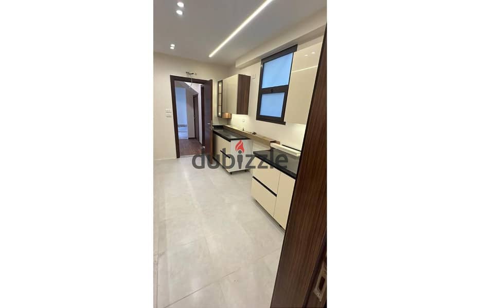 Triplex 305m semi furnished for rent in eastown sodic New Cairo. 7