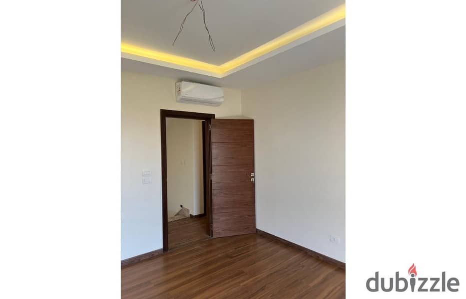 Triplex 305m semi furnished for rent in eastown sodic New Cairo. 11