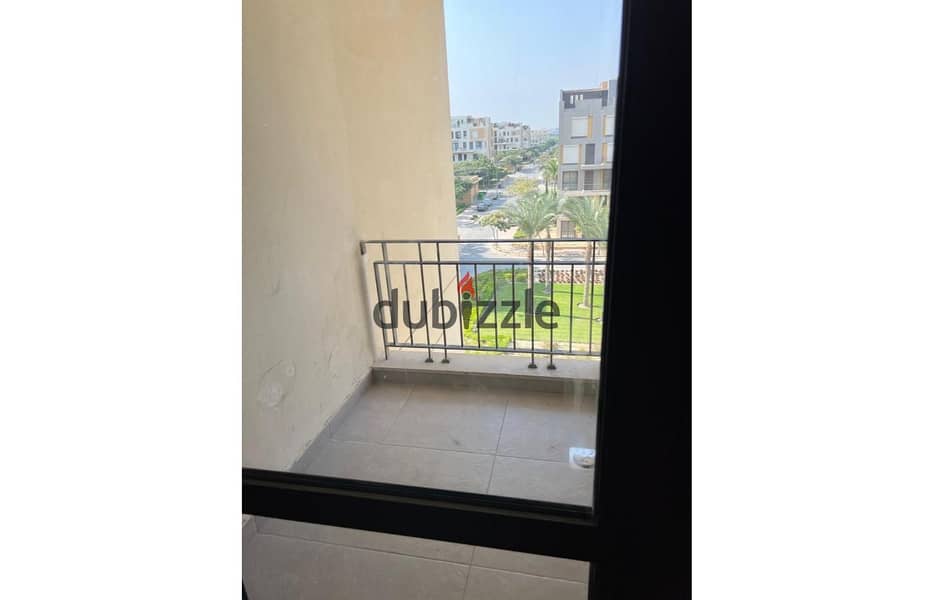 Triplex 305m semi furnished for rent in eastown sodic New Cairo. 17