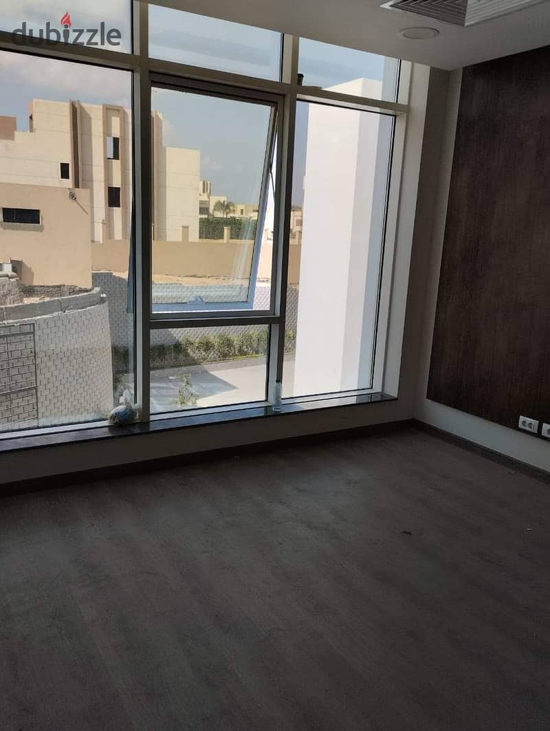 For sale, fully finished office, 45 meters, in front of Park Street, in Trivium Mall, Sheikh Zayed, directly on the main street. 2