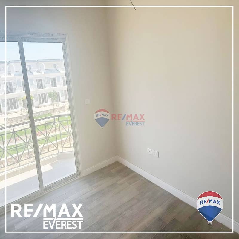 Resale finished townhouse with installments -M. V 4 1