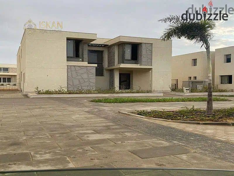 Corner townhouse villa for sale in Badiya compound, Palm Hills, October City, opposite MSA University and just steps away from Mall of Egypt. 14