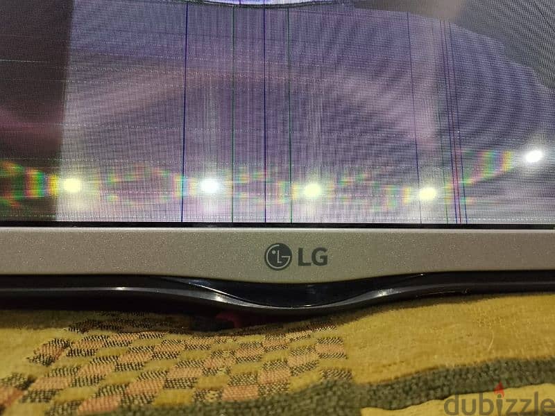 شاشه LG 42  مكسوره بحاله ممتازه جدا 0