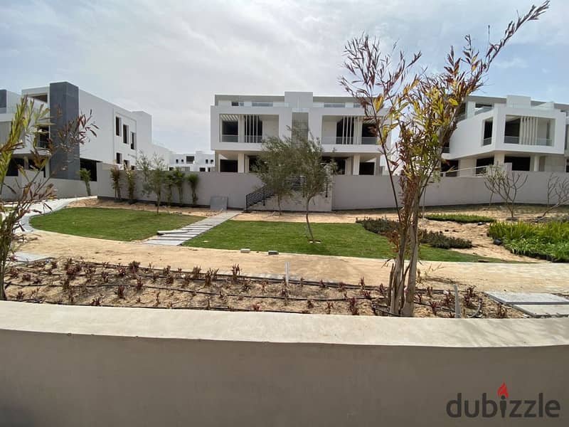 For sale, Townhouse Corner, the largest building area, 348 square meters, in Jules Compound, received at a snapshot price, next to New Giza 11