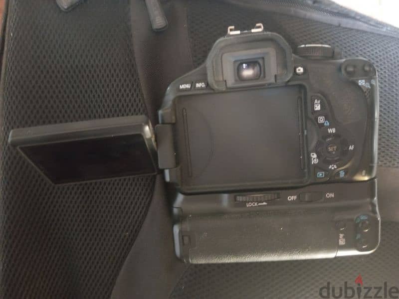 Canon 600d with battery grip and two original batteries 0