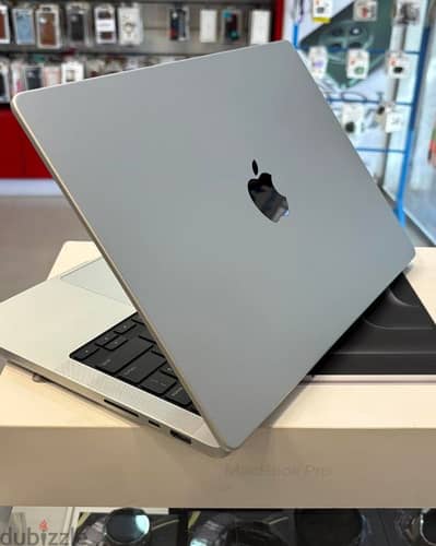 كسر زيرو ماك بوك برو ١٤ بوصة MacBook Pro M3 Pro Chip