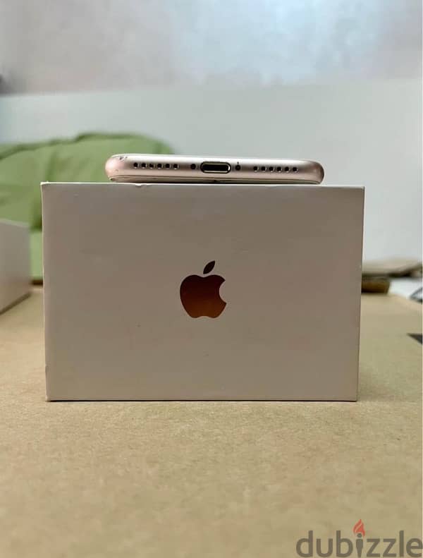 iPhone 8 gold with box (64 GB) 3